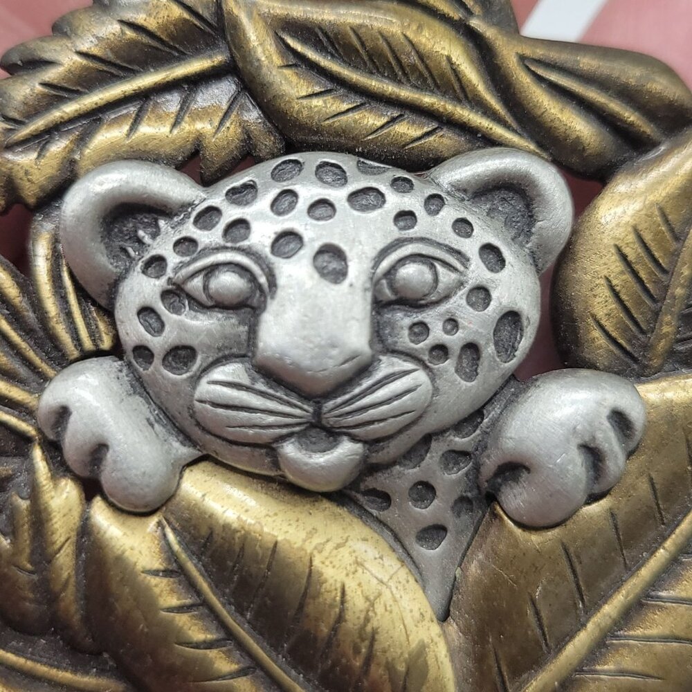 JJ Vintage Leopard Jungle Brooch Pin Pewter Brass Leaf Design Animal Jewelry - Picture 5 of 9